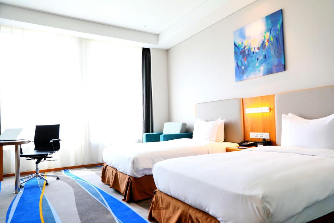 Holiday Inn Express Luoyang Xiyuan Exterior foto