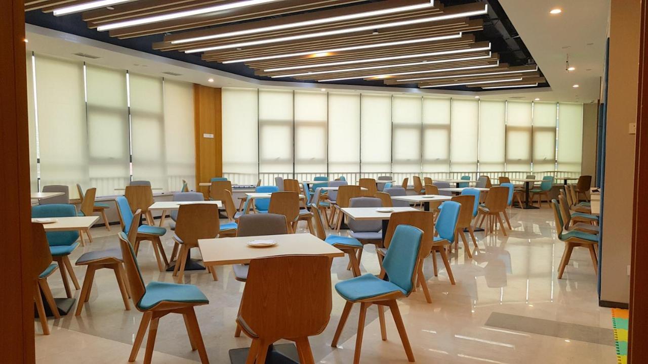 Holiday Inn Express Luoyang Xiyuan Exterior foto