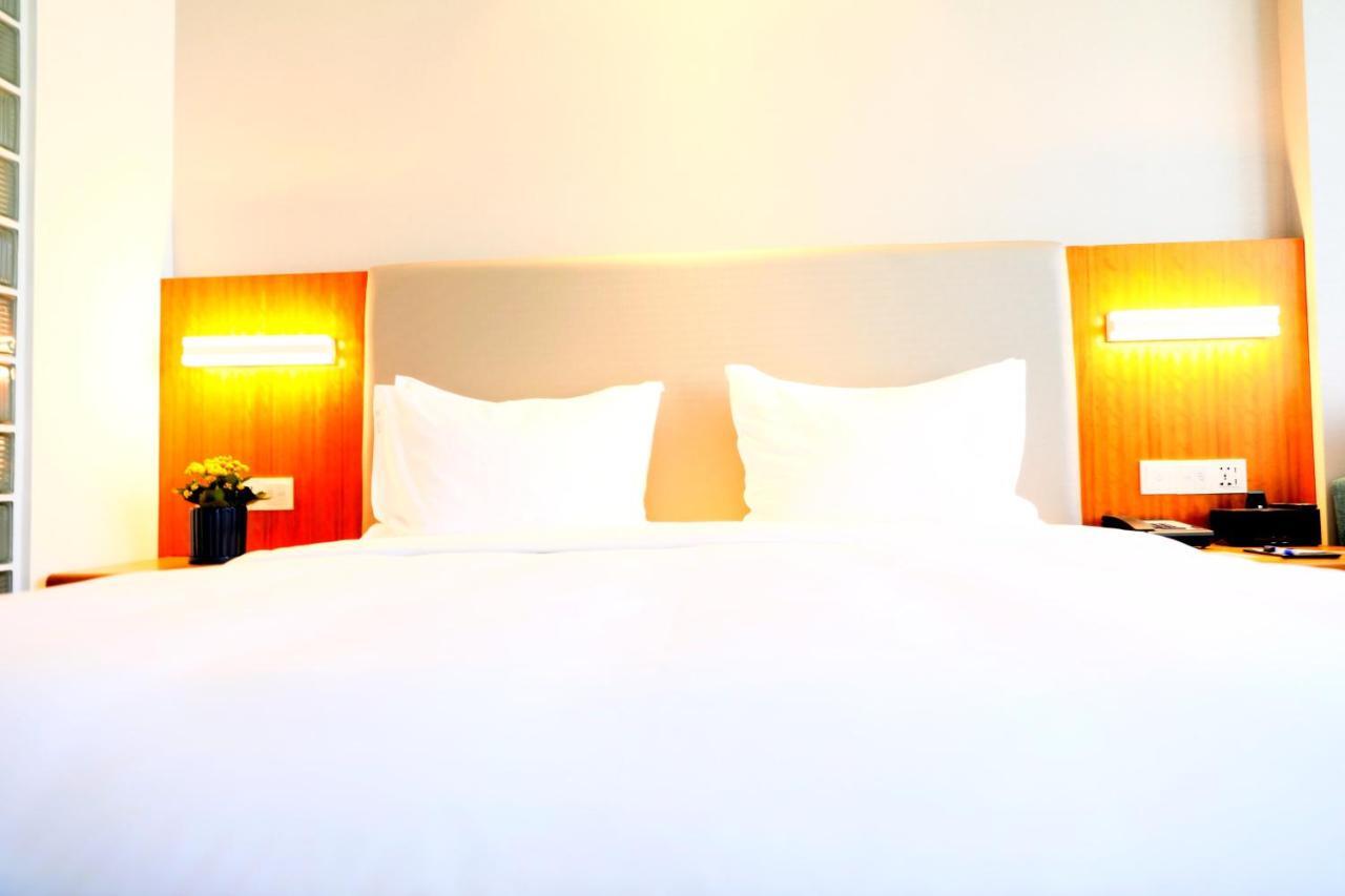 Holiday Inn Express Luoyang Xiyuan Exterior foto