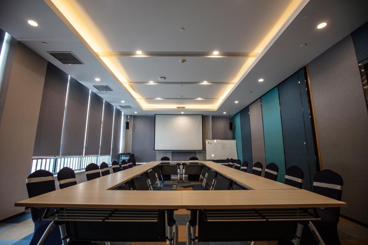 Holiday Inn Express Luoyang Xiyuan Exterior foto