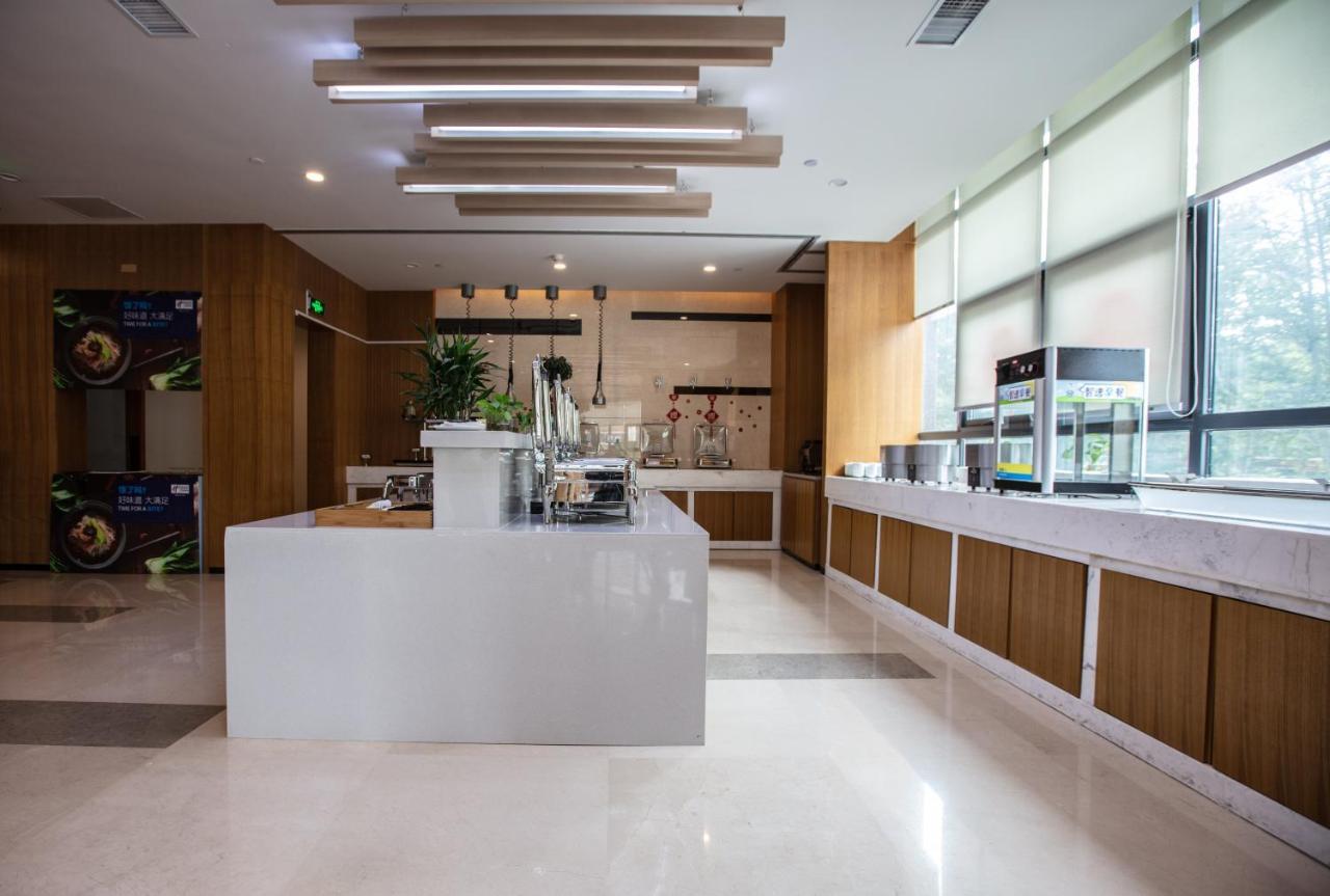 Holiday Inn Express Luoyang Xiyuan Exterior foto