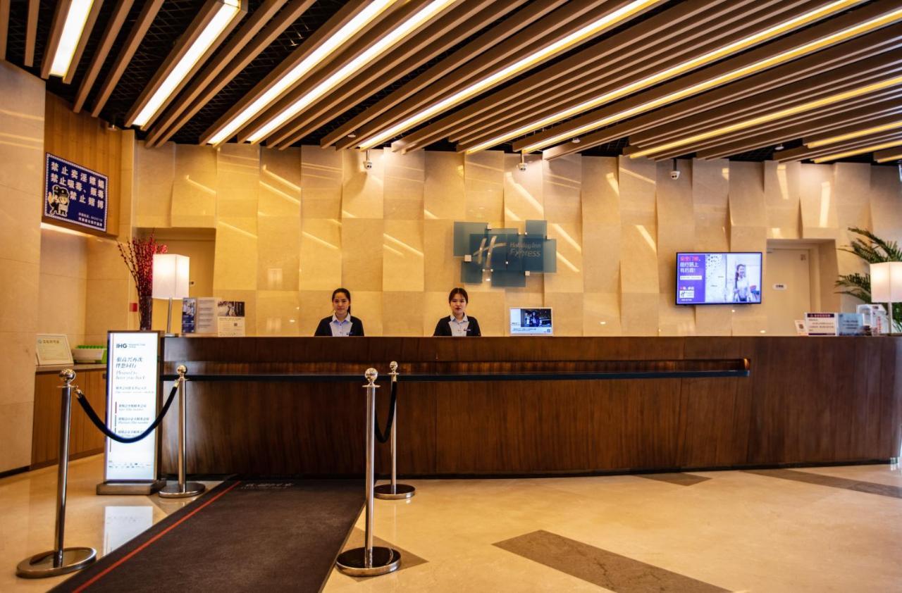 Holiday Inn Express Luoyang Xiyuan Exterior foto